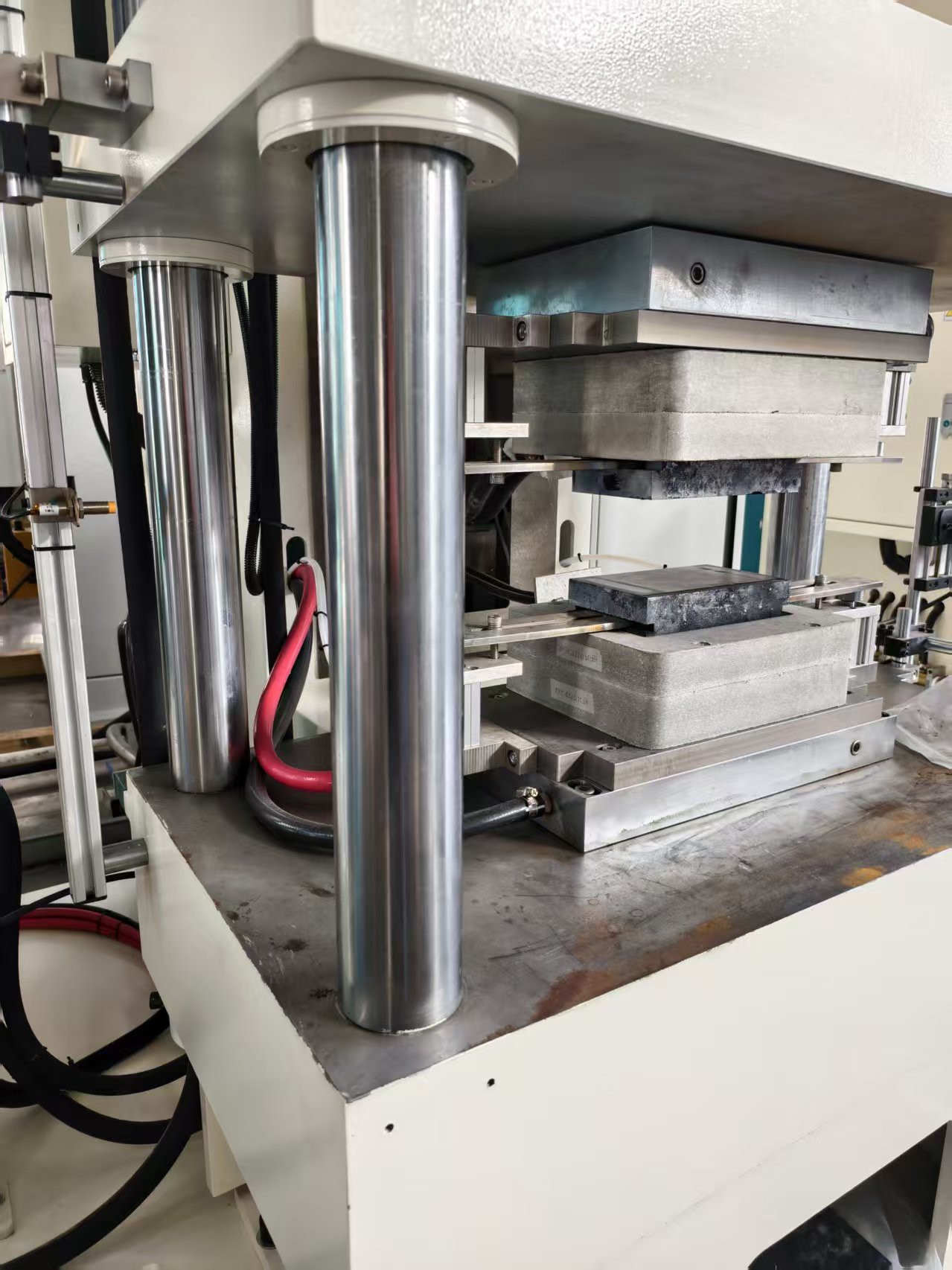 details about the HAIFEI 600KVA Aluminum Diffusion Welder details about the HAIFEI 600KVA Aluminum Diffusion Welder